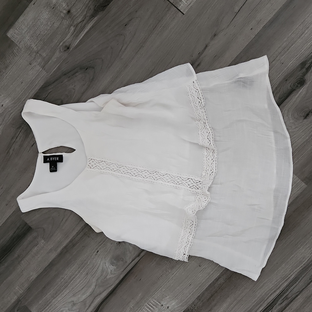 White sleeveless tank top blouse